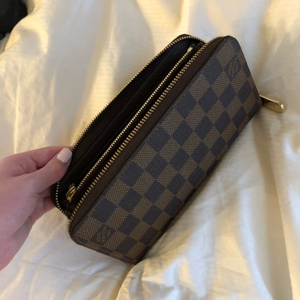 Louis Vuitton Zippy Wallet